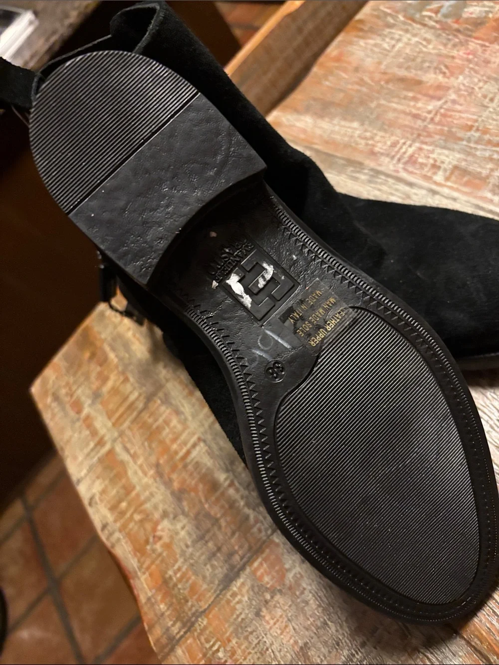 Emanuele Crasto timeless black